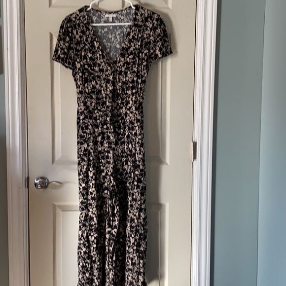 Short sleeve jumpsuit Medium black with tan flowers - Picture 2 of 4